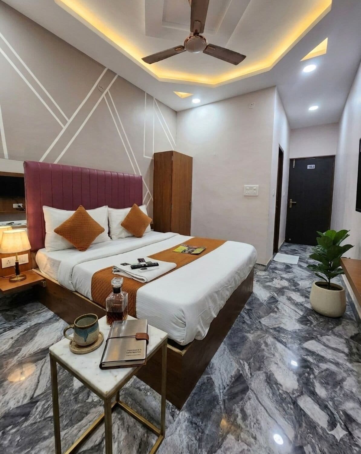 Executive Room | Desk, laptop workspace, free WiFi, bed sheets
