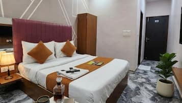 Executive Room | Desk, laptop workspace, free WiFi, bed sheets