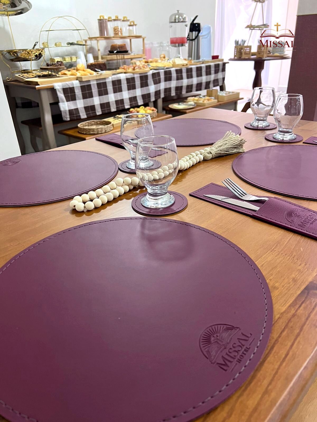 Café da manhã com buffet grátis todos os dias