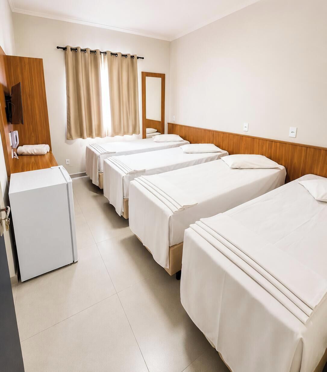 Family Quadruple Room | Desk, laptop workspace, free WiFi