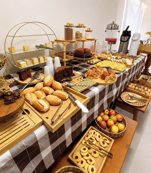 Free daily buffet breakfast - Missal Hotel (Aparecida)