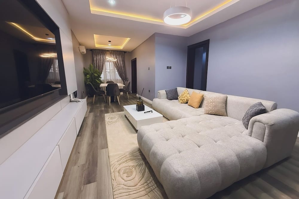 Macdestly Apartment