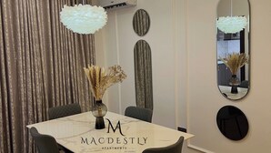 Apartemen Keluarga, balkon, pemandangan kota | Tempat makan