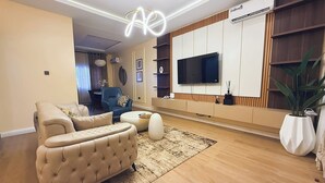 Apartemen Keluarga, balkon, pemandangan kota | Area keluarga