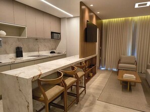 Deluxe Apartment, Balcony, Lagoon View | Interior - Píer 135 Escarpas (Capitólio)