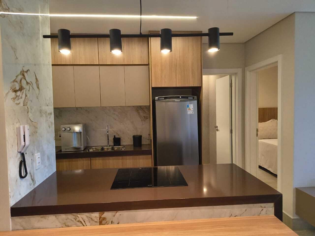 Apartamento luxo, vista para o jardim | Cozinha privada | Geladeira, micro-ondas, cooktop, liquidificador