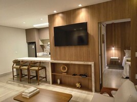 Apartamento Deluxe, balcón, vistas a la laguna | Interior