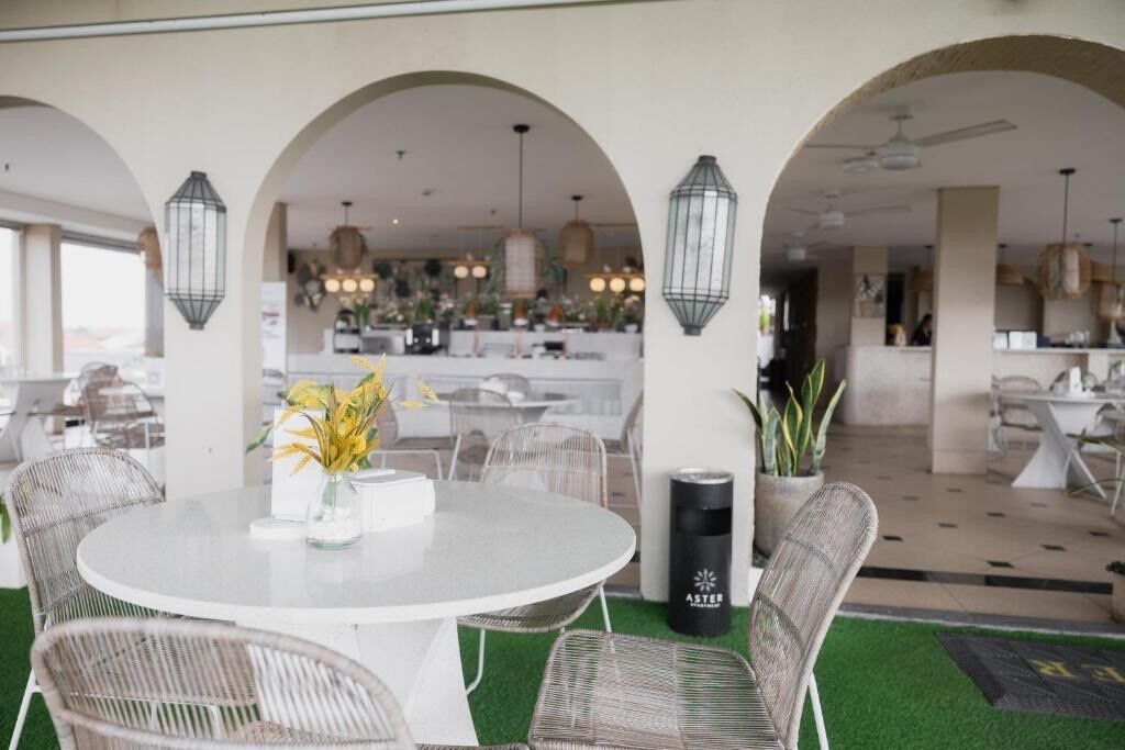 Luxury Apartment, 1 Bedroom, City View | Dining