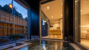 A modern house with a glass door leading to a dining area and a bedroom. - Aone Onsen Itto Onsenyado Seigetsu (Kawasaki)