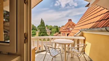 Family Studio, Balcony | Outdoor dining