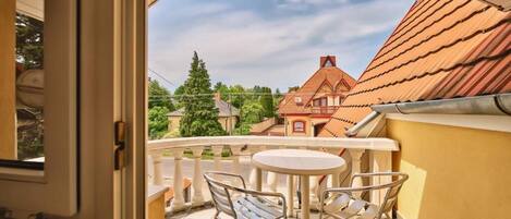 Family Studio, Balcony | Outdoor dining