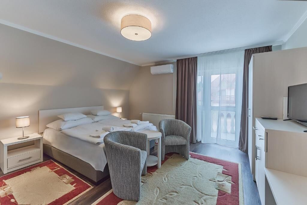 Family Studio, Balcony | In-room safe, free WiFi