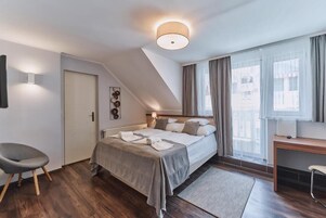 Habitación junior doble, balcón | Caja fuerte y wifi gratis