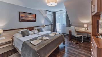 Junior Double Room, Balcony | In-room safe, free WiFi