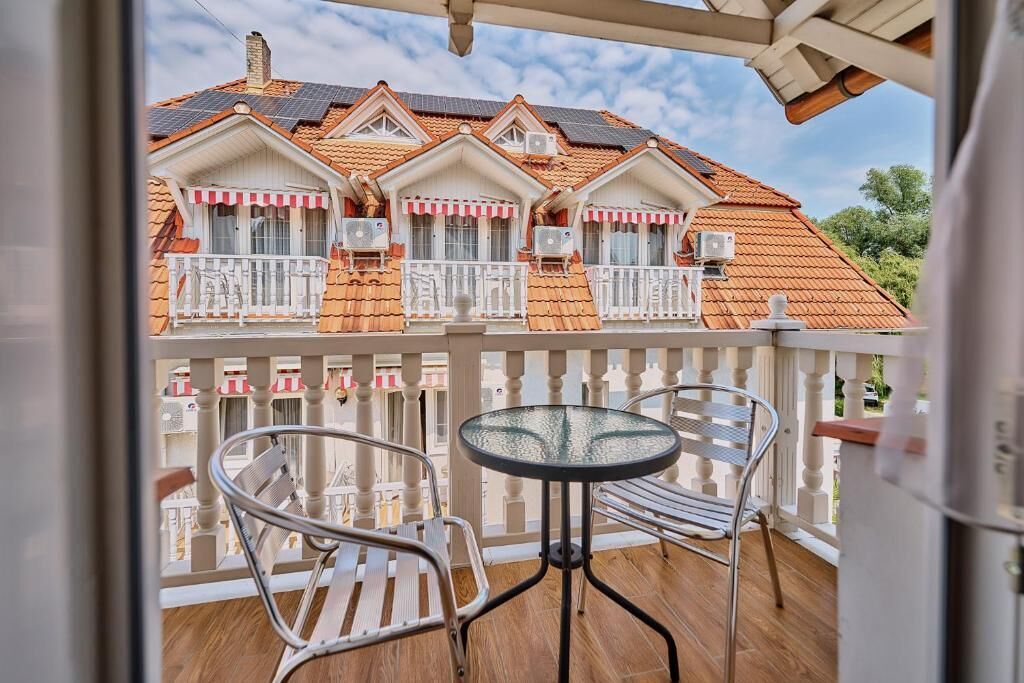 Junior Double Room, Balcony | Outdoor dining
