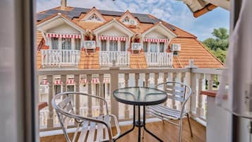 Junior Double Room, Balcony | Outdoor dining