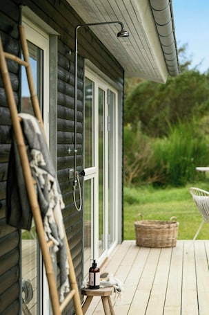 Terrace/patio. Nordic log house between sea and fjord