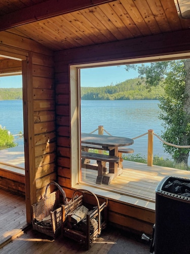 Renovated cottage by Lake Rydbos