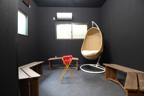 A room with a large window, a hanging chair, and a red suitcase on a bench. - Kyo-hiiragi (Kyoto)