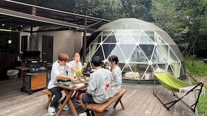 Khu ẩm thực ngoài trời