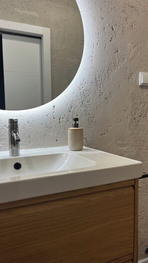 Douche, sèche-cheveux, papier toilette