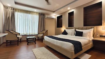 Blackout drapes, soundproofing, free WiFi, bed sheets