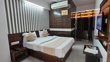 Deluxe Double Room, City View | Desk, laptop workspace, iron/ironing board, WiFi (free)
