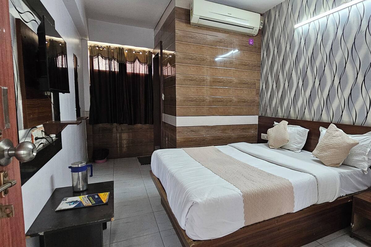 Deluxe Double Room, City View | Desk, laptop workspace, iron/ironing board, free WiFi