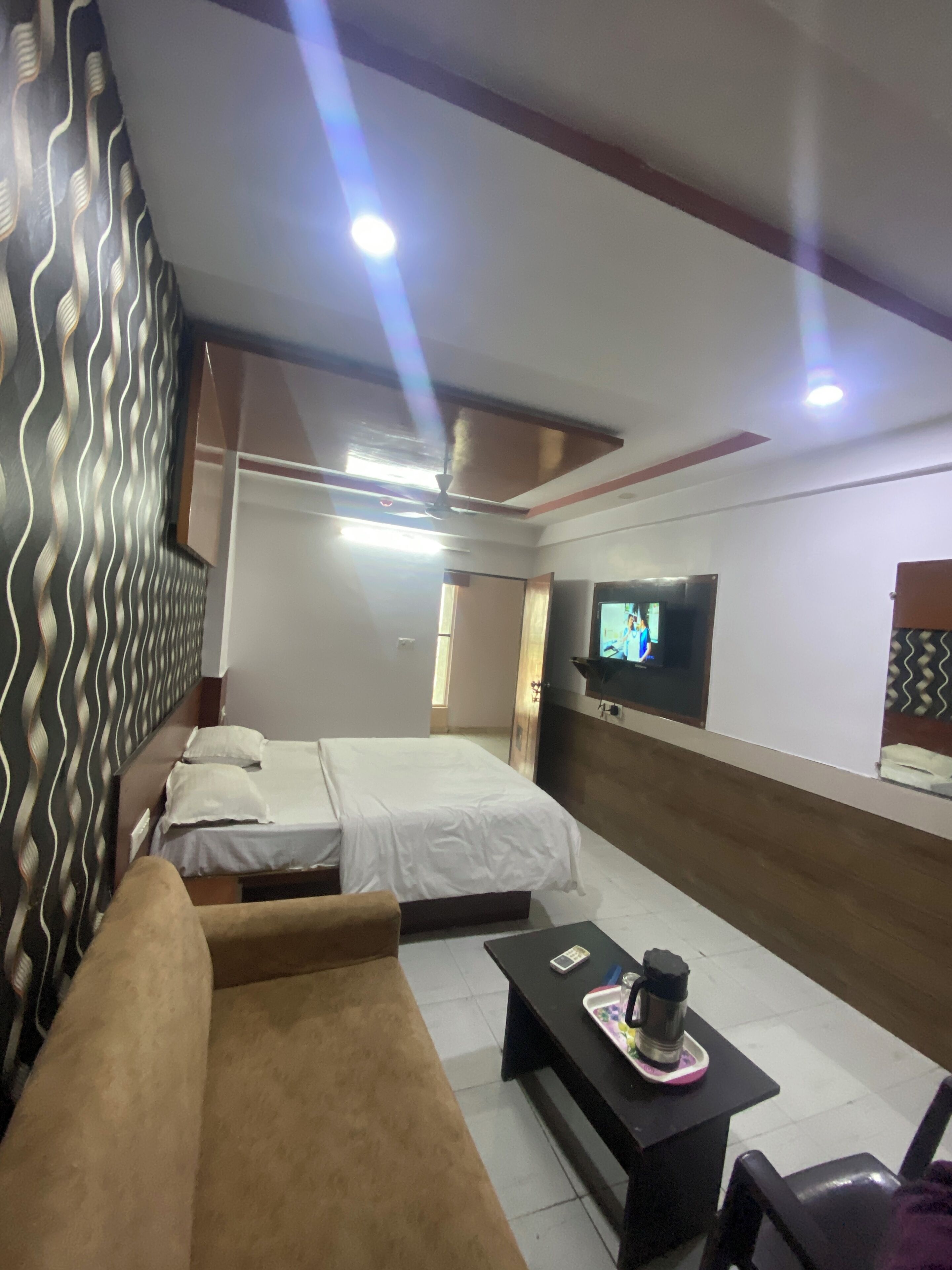 Desk, laptop workspace, iron/ironing board, free WiFi