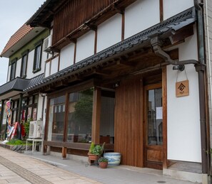 Exterior detail - Zenya-nakano (Nakano)