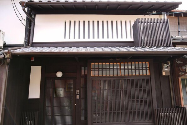 Exterior detail - Machiya Ando (Kyoto)