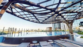 Piscina coperta, piscina all'aperto