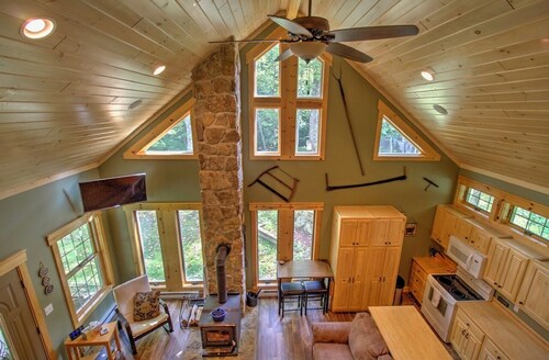 Peaceful 2-bedroom cabin in charming Oakland perfect for relaxing getaway