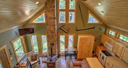 Peaceful 2-bedroom cabin in charming Oakland perfect for relaxing getaway