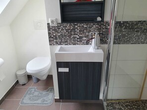 Bathroom - Vrbo Property (Essen)