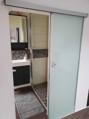 Bathroom - Vrbo Property (Essen)