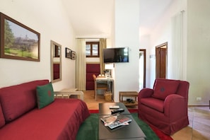 Habitación Confort con 1 cama doble o 2 individuales, patio, vistas al jardín | Zona de estar