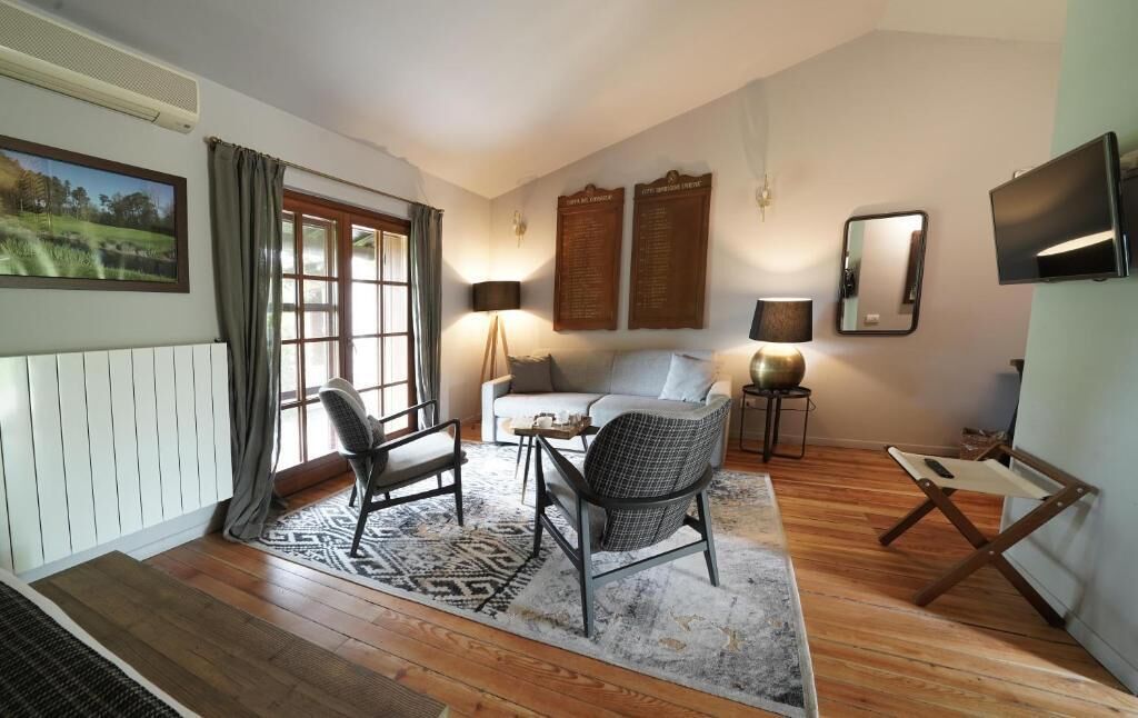 Superior Double Room, Patio, Garden View | Living area