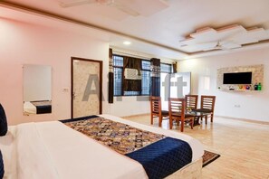 Soundproofing, iron/ironing board, free WiFi - Hotel Airlift at Delhi Airport (New Delhi)