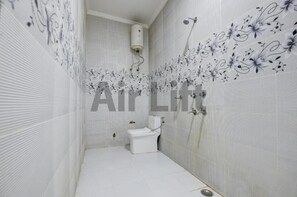 Bathroom - Hotel Airlift at Delhi Airport (New Delhi)