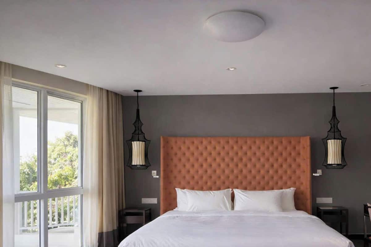 Biệt thự, 4 phòng ngủ, hồ bơi riêng, quang cảnh resort | Bàn, bộ trải giường