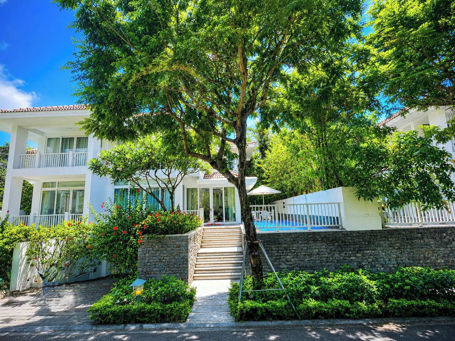 Villa, piscine privée, vue établissement | Vue sur le jardin