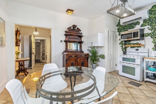 2 Bedroom Deluxe Main Street Downtown Liverpool Suite C