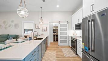 House, 4 Bedrooms, Private Pool | Private kitchen | Full-size fridge, microwave, oven, stovetop