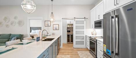 Casa, 4 habitaciones, alberca privada | Cocina privada | Refrigerador con congelador, microondas, horno y parrilla de estufa