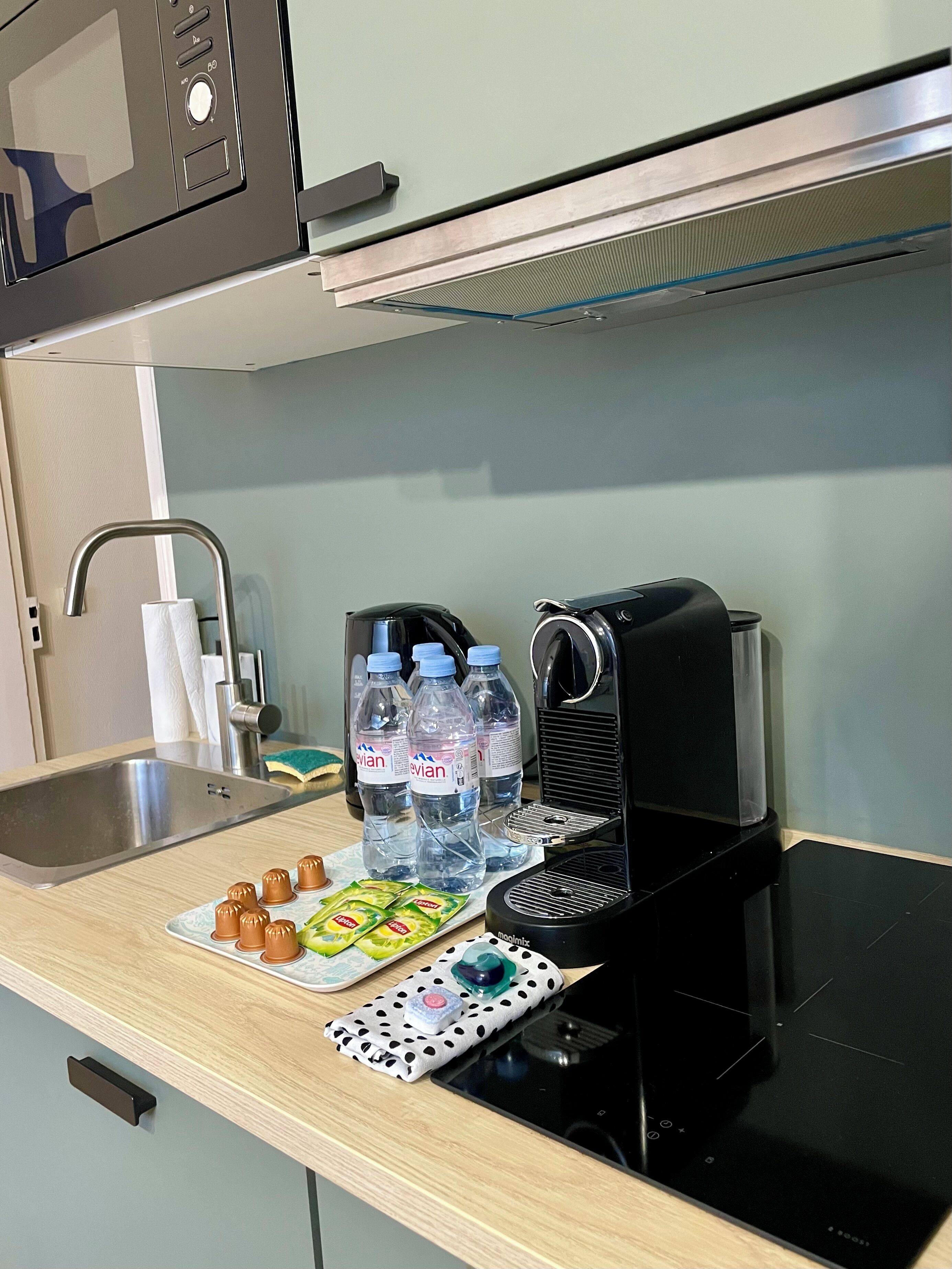 Fridge, microwave, stovetop, dishwasher