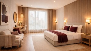 Deluxe suite | Een kluis op de kamer, een bureau, een laptopwerkplek