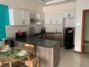 Private kitchen - Silverstone 1 Bedroom Beautiful Apartment,Kilimani Nairobi (Nairobi)
