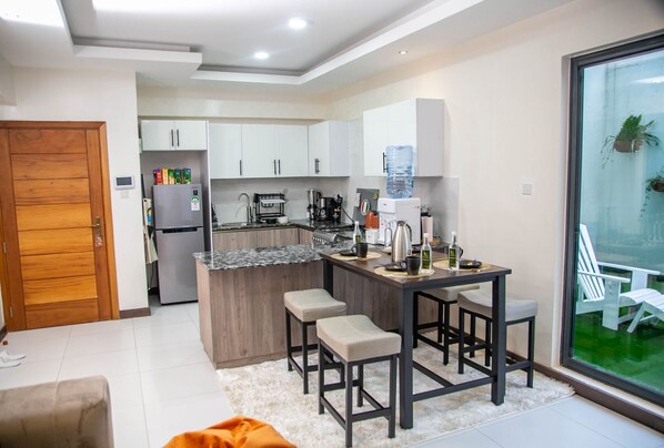 Private kitchen - Silverstone 1 Bedroom Beautiful Apartment,Kilimani Nairobi (Nairobi)