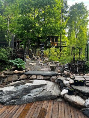 Property grounds - Private lakeside cottage with its own jetty and rowing boat. (Lerum)